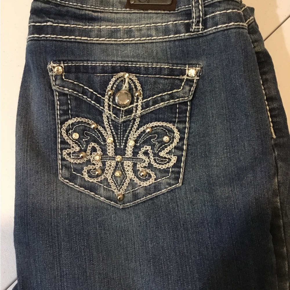 Embellished Dark Blue Women's Earl Jeans with Decorative Pocket